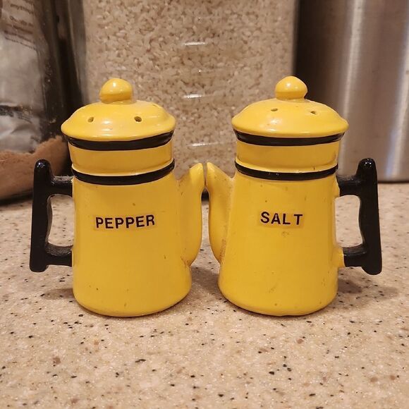 Vintage Yellow Ceramic Coffee Pot Salt and Pepper Shaker Set Made in Japan - Picture 1 of 6